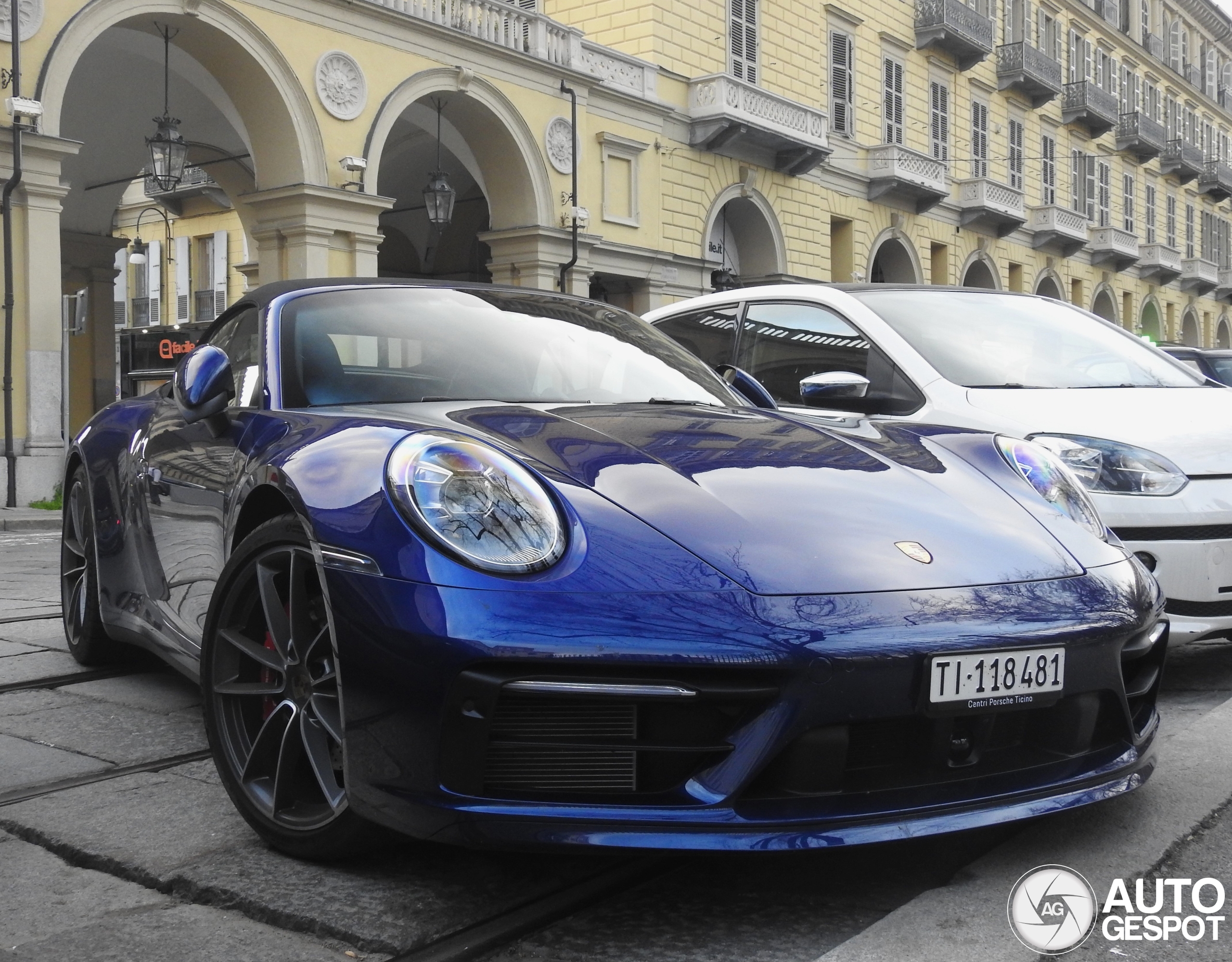 Porsche 992 Carrera 4S Cabriolet