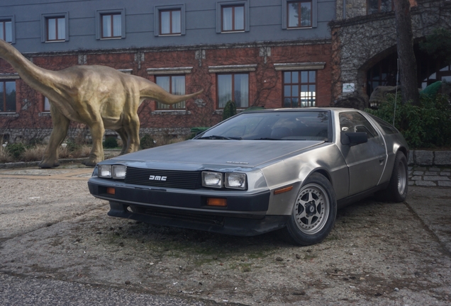 DeLorean DMC-12