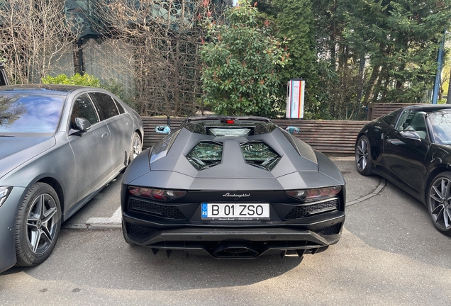 Lamborghini Aventador S LP740-4 Roadster