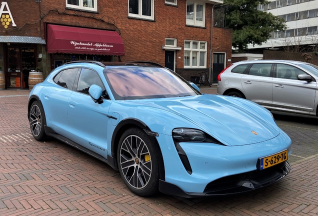 Porsche Taycan Turbo S Cross Turismo