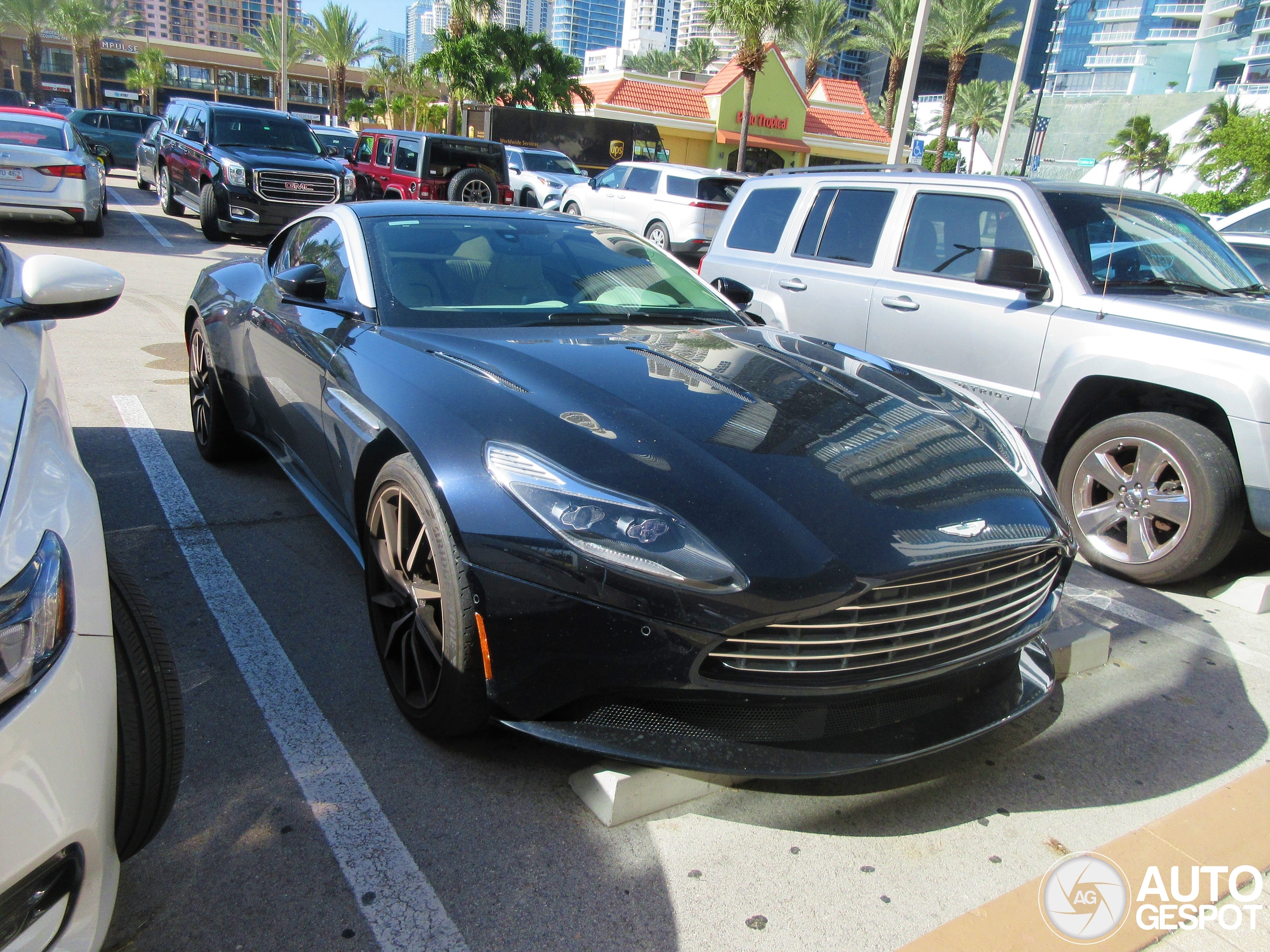 Aston Martin DB11