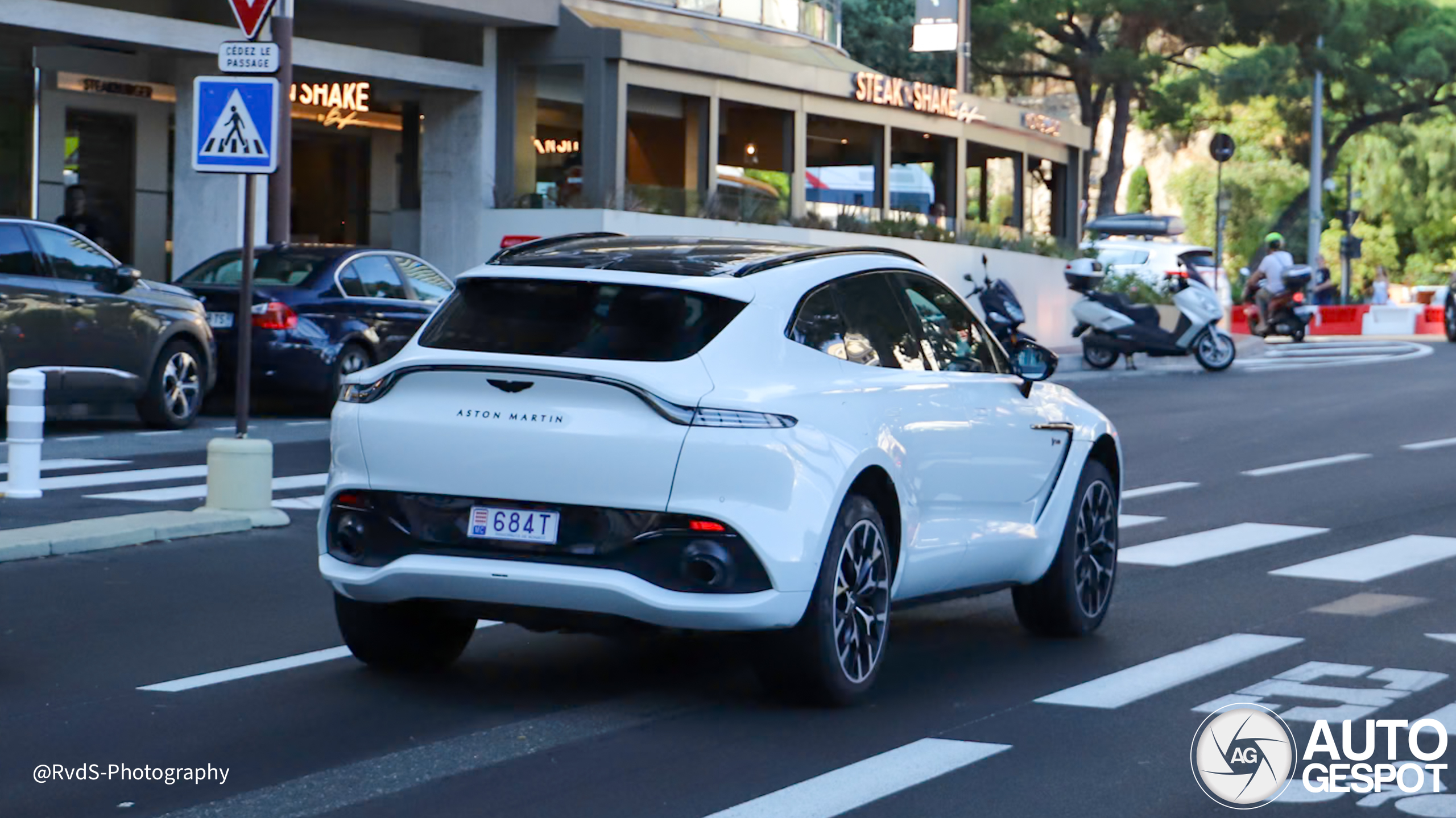 Aston Martin DBX