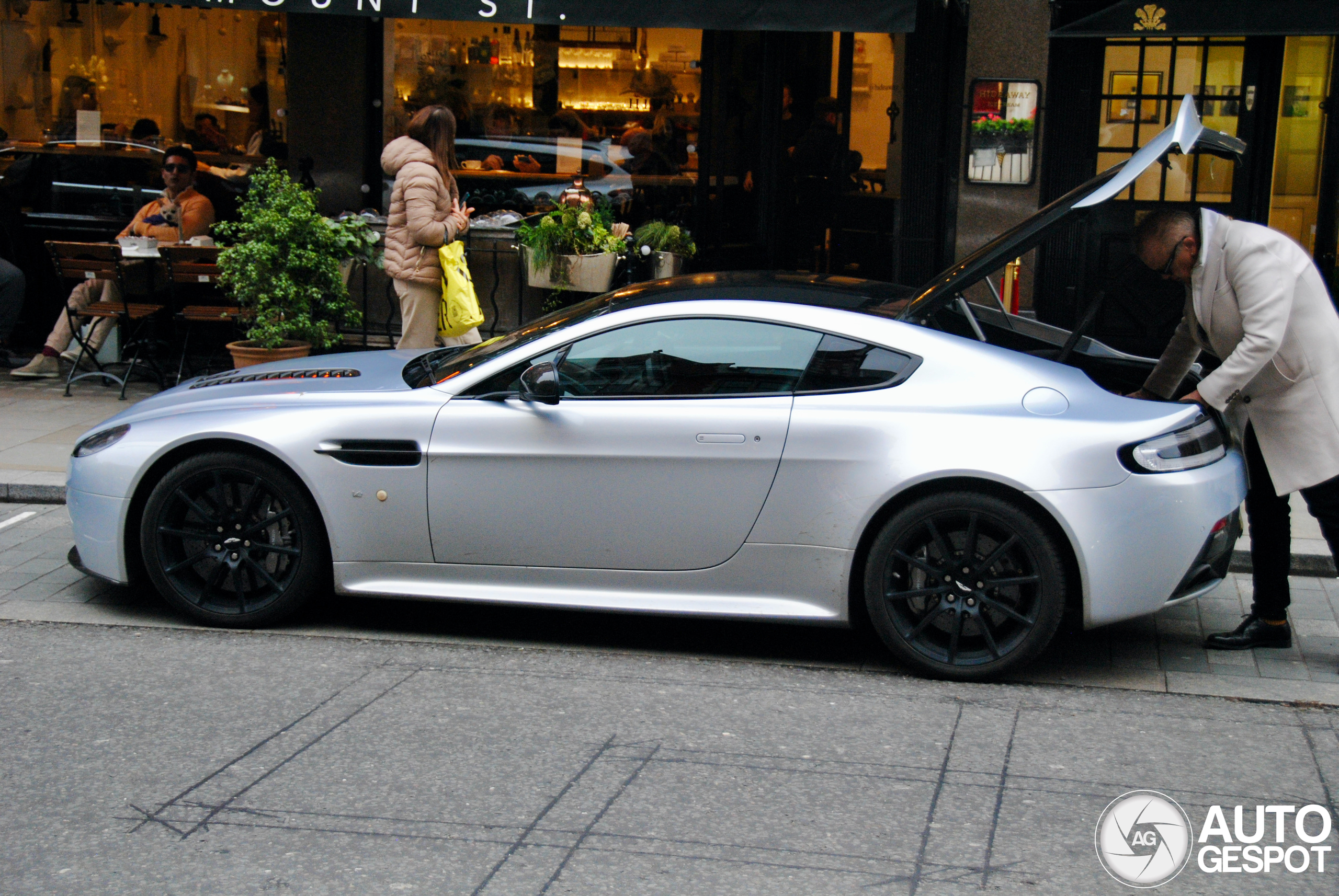 Aston Martin V12 Vantage S