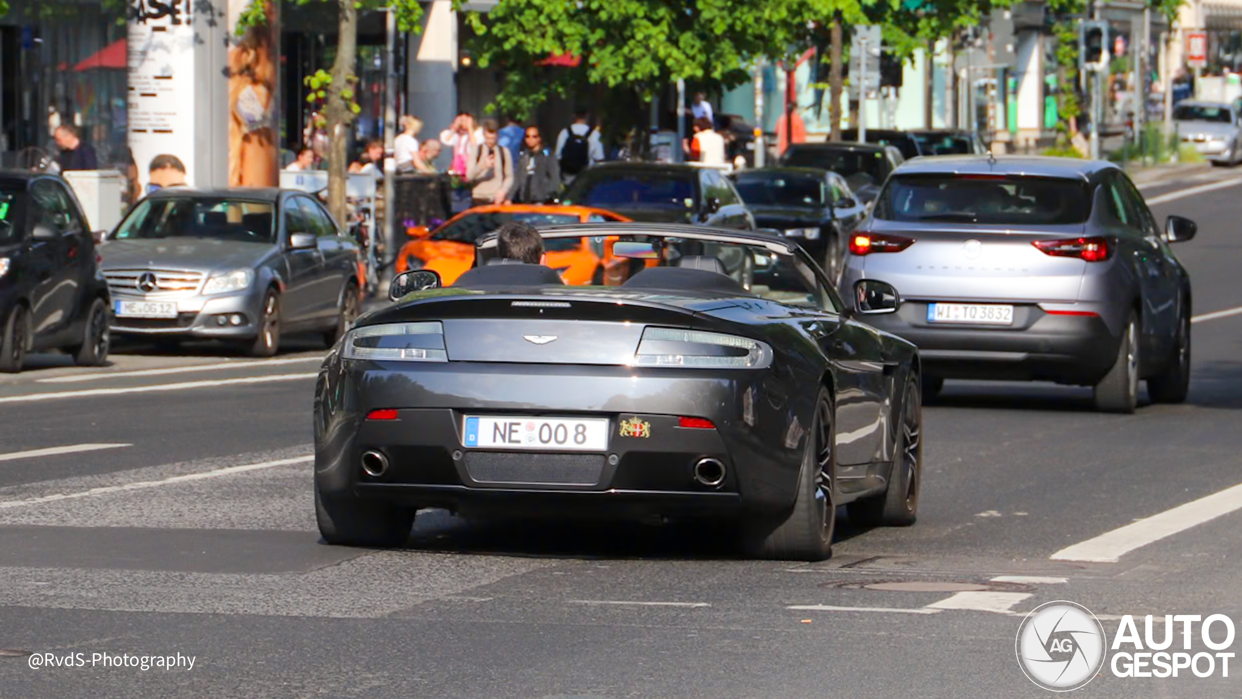 Aston Martin V8 Vantage Roadster 2012