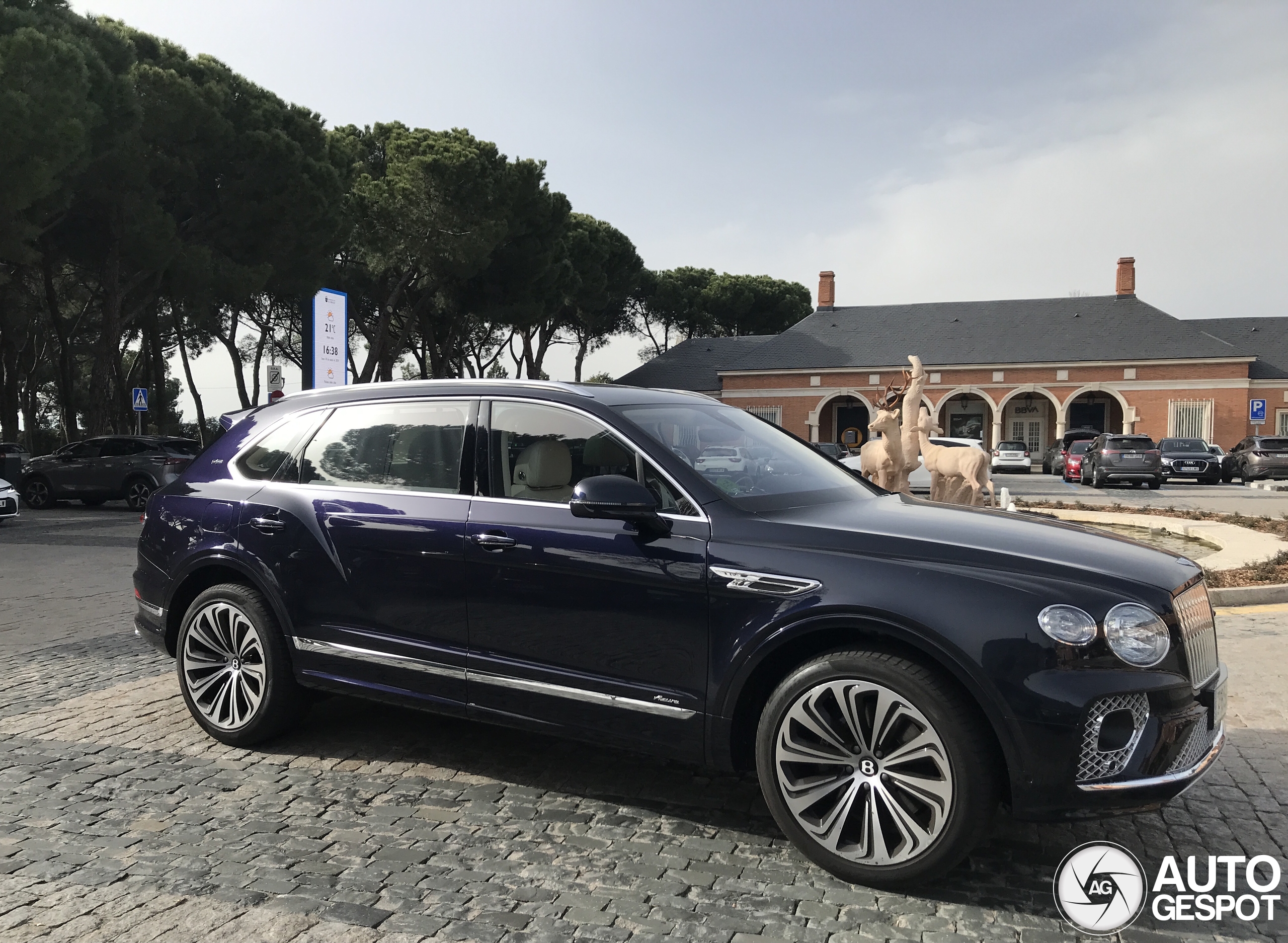 Bentley Bentayga Azure EWB First Edition