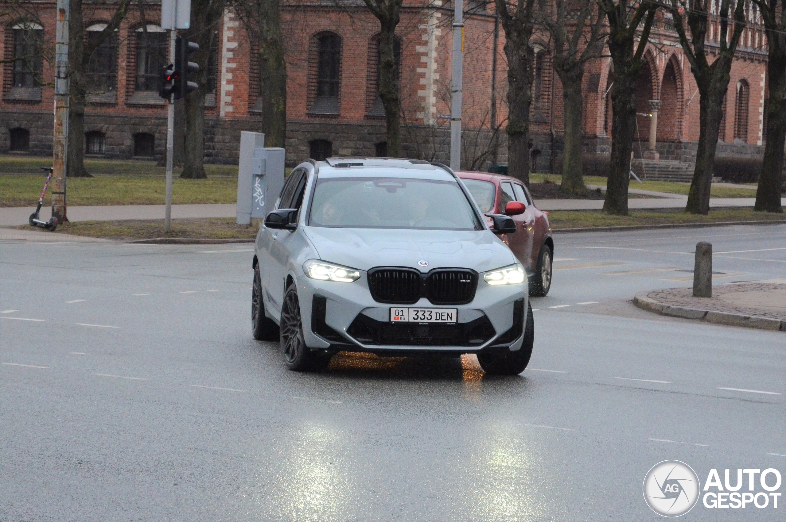BMW X3 M is op wereldreis