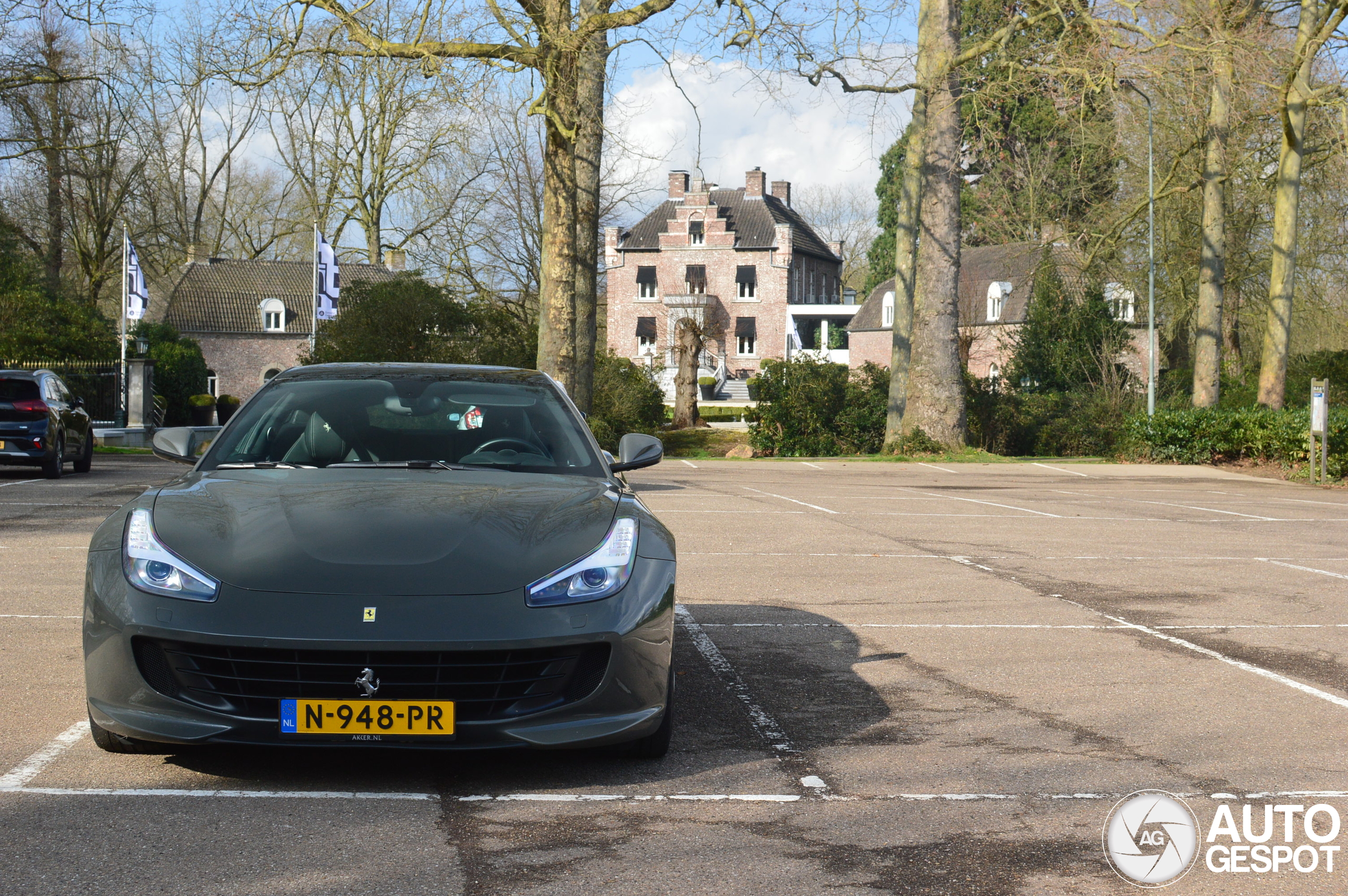 Ferrari GTC4Lusso T