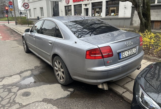 Audi S8 D3