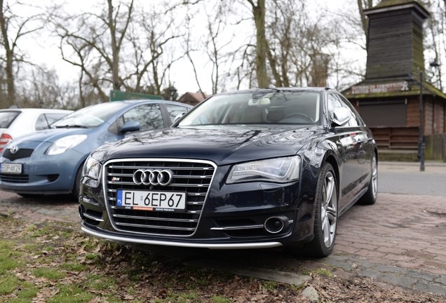 Audi S8 D4