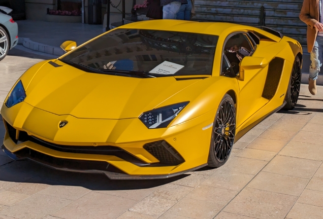 Lamborghini Aventador S LP740-4