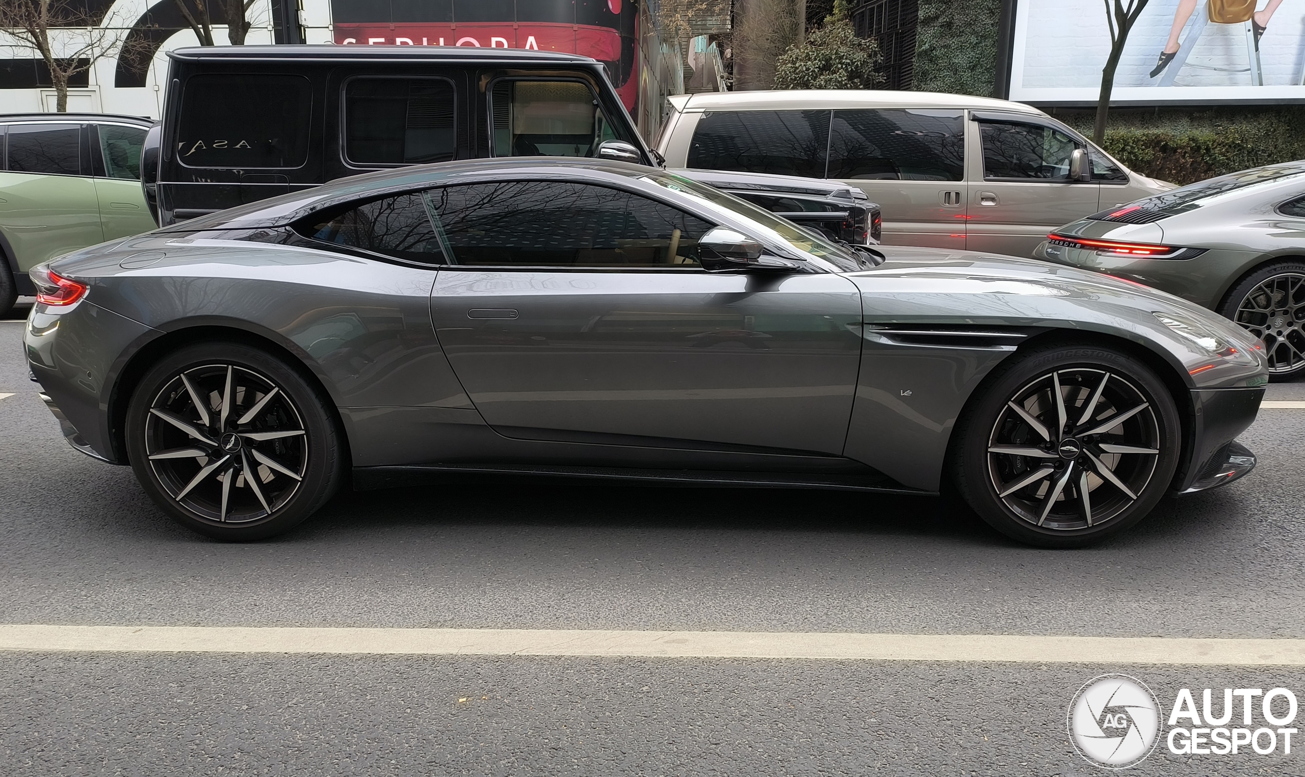 Aston Martin DB11