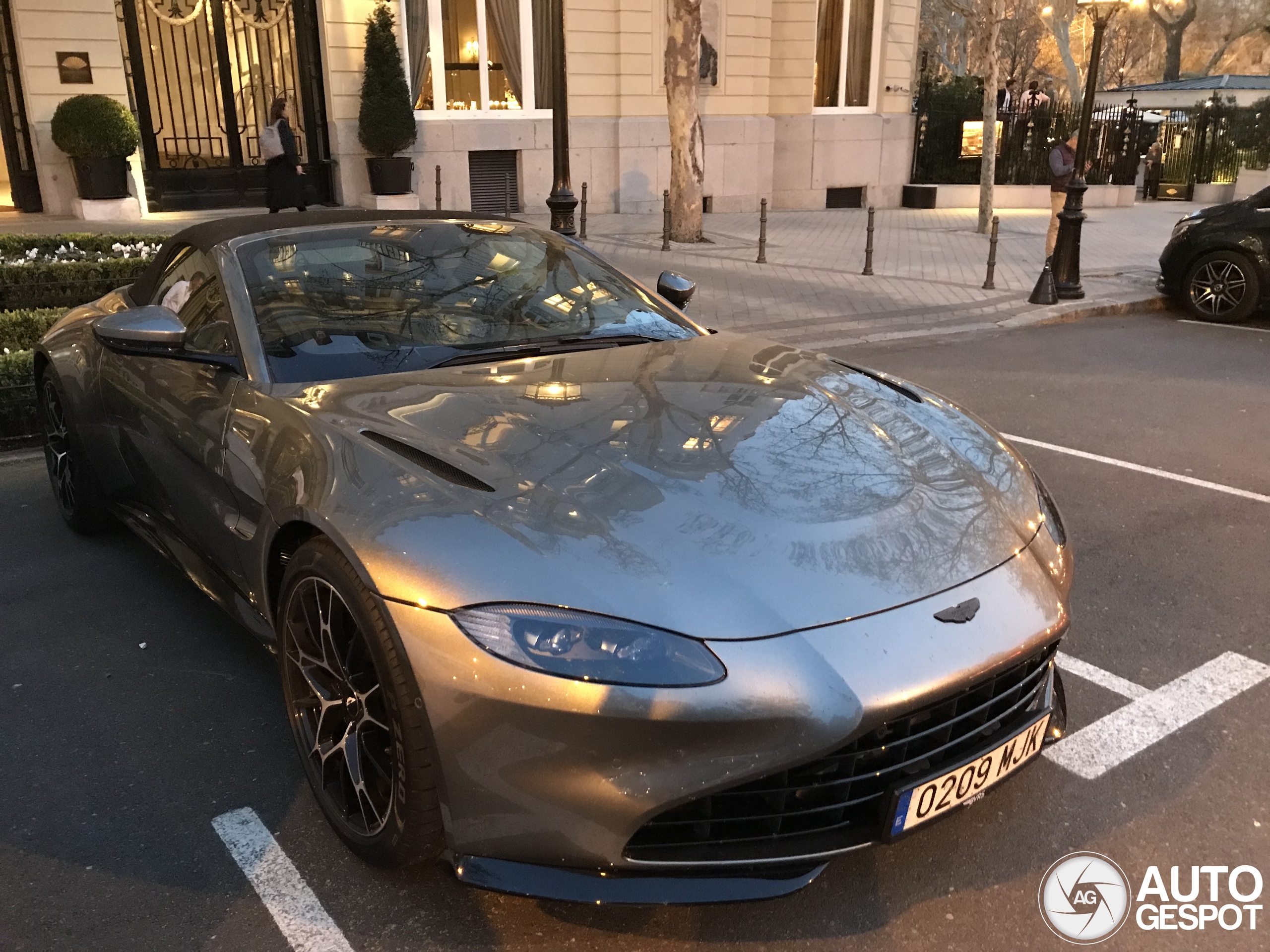 Aston Martin V8 Vantage Roadster 2020