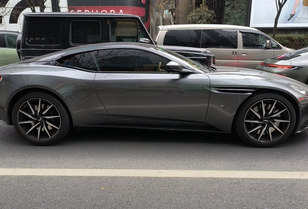 Aston Martin DB11