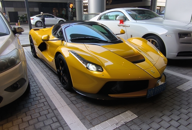 Ferrari LaFerrari Aperta