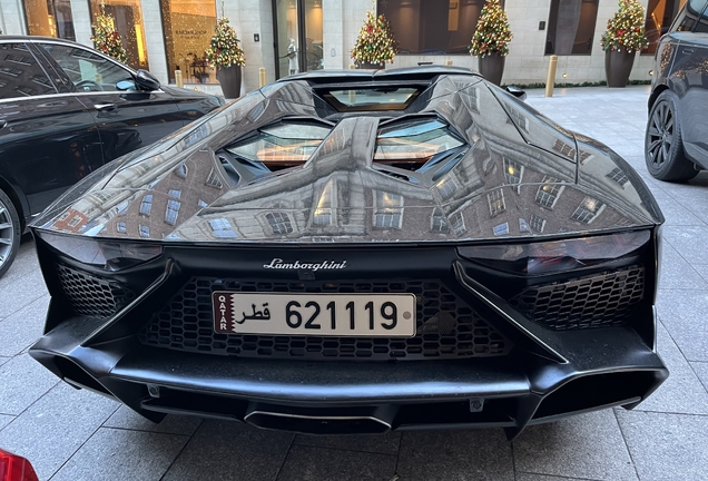 Lamborghini Aventador LP700-4 Roadster