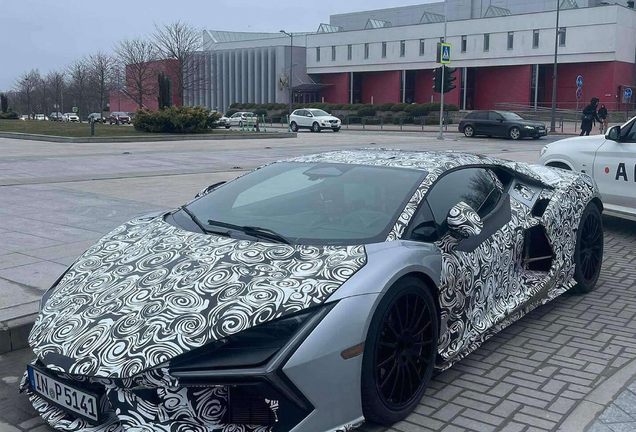 Lamborghini Revuelto