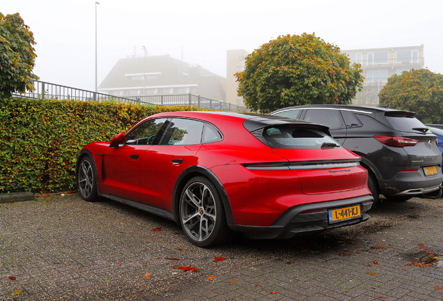 Porsche Taycan Turbo S Cross Turismo