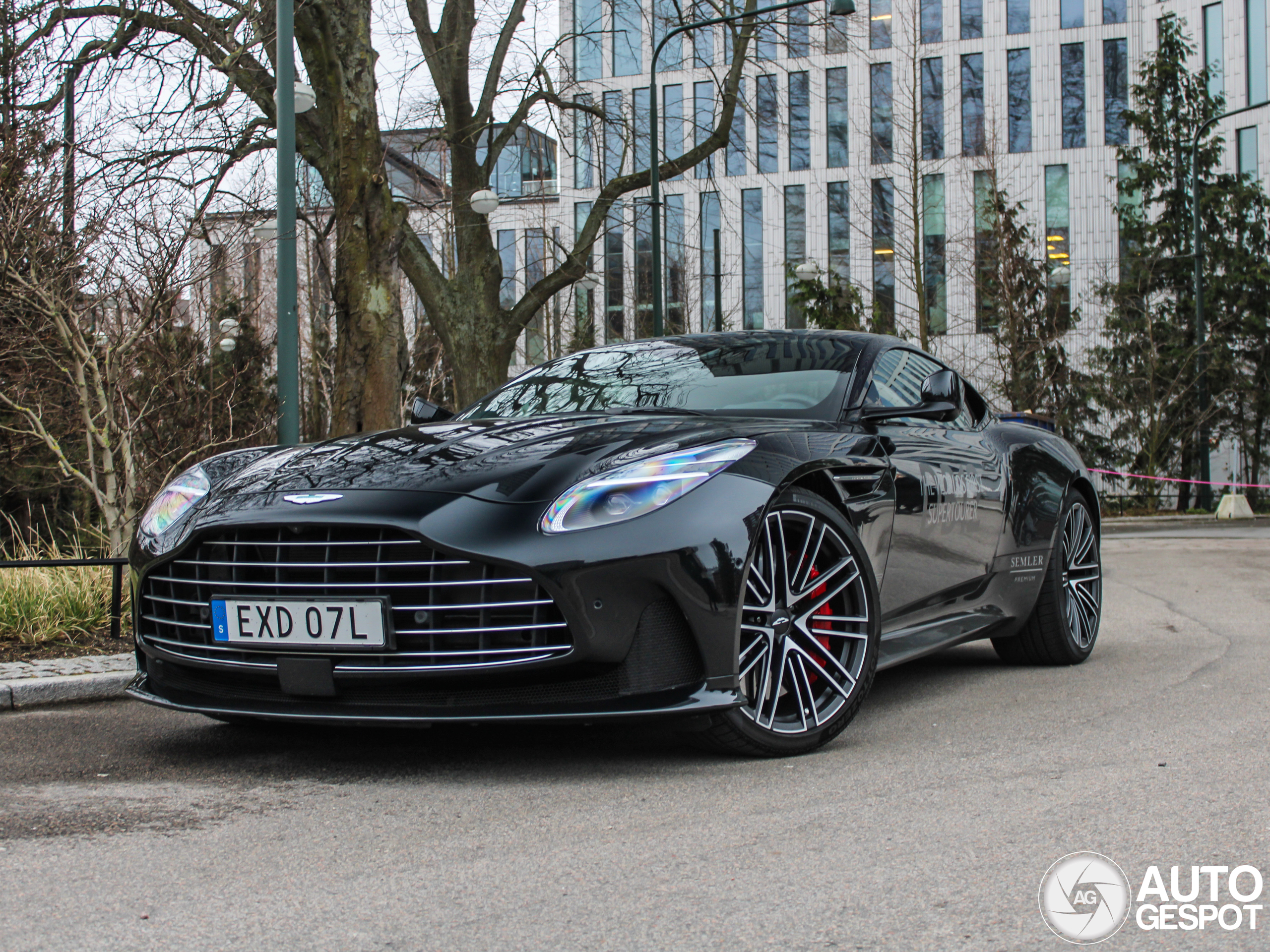 Aston Martin DB12