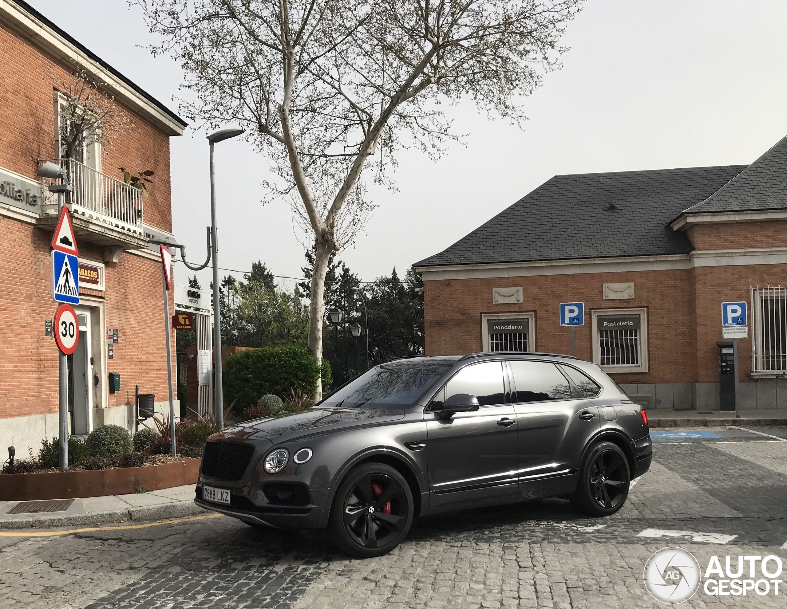 Bentley Bentayga V8