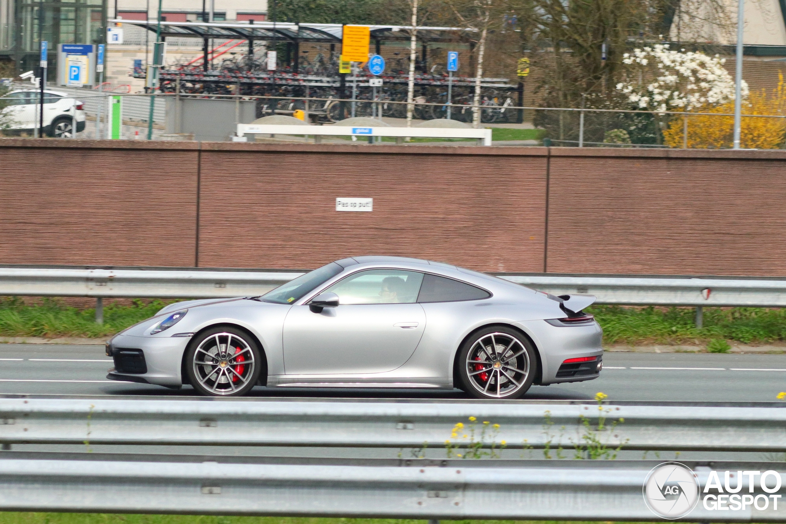 Porsche 992 Carrera 4S