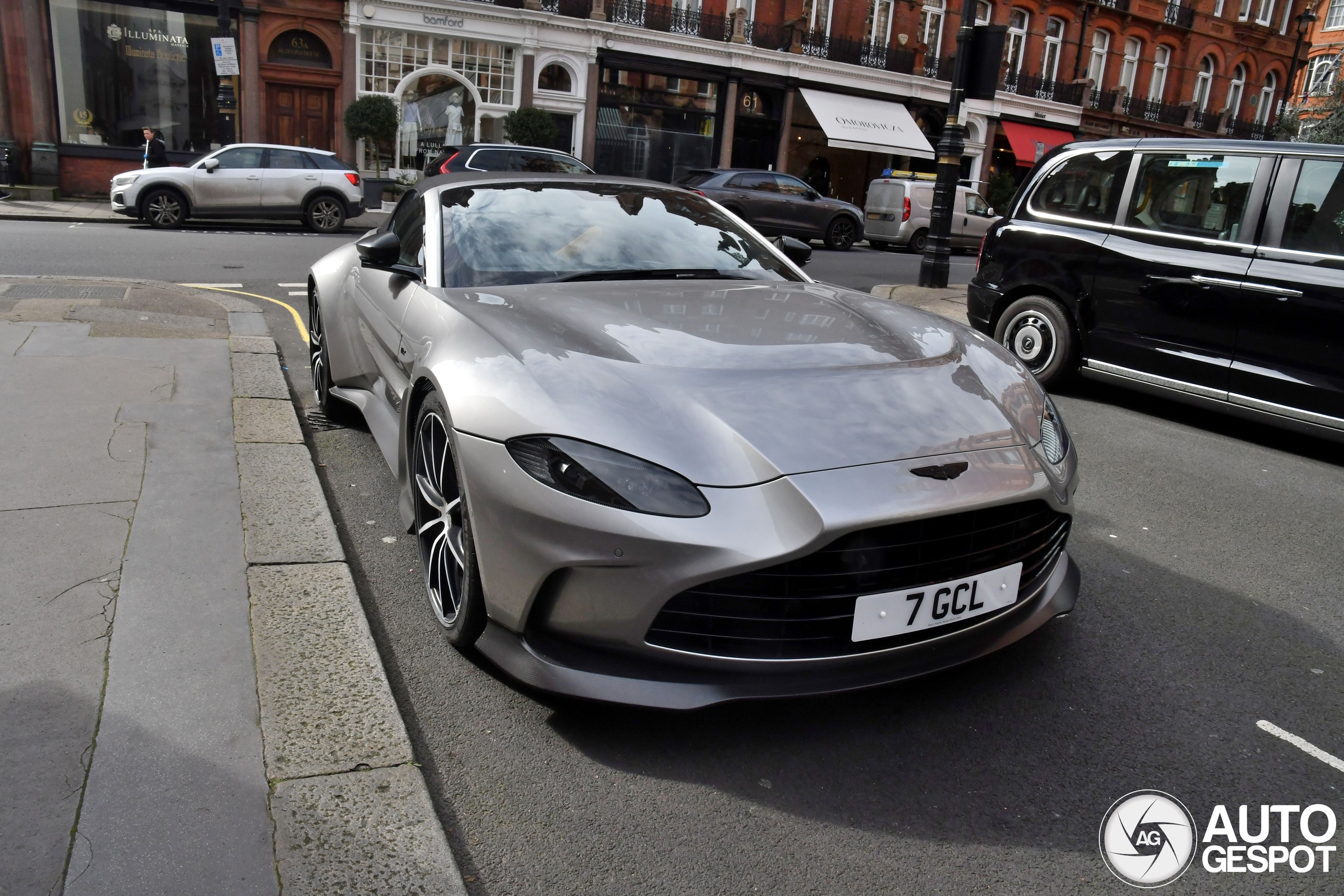 Aston Martin V12 Vantage Roadster 2023