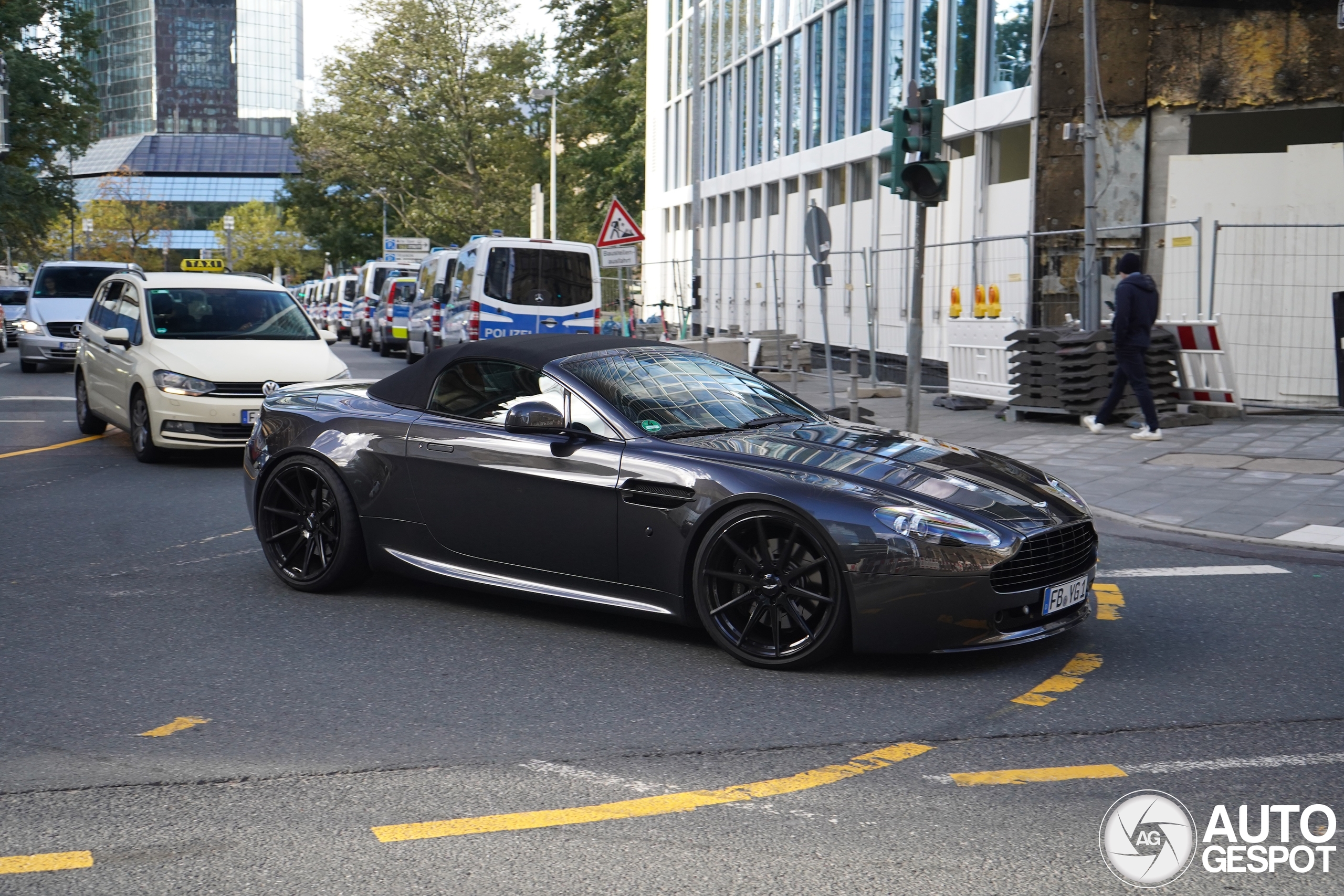 Aston Martin V8 Vantage Roadster