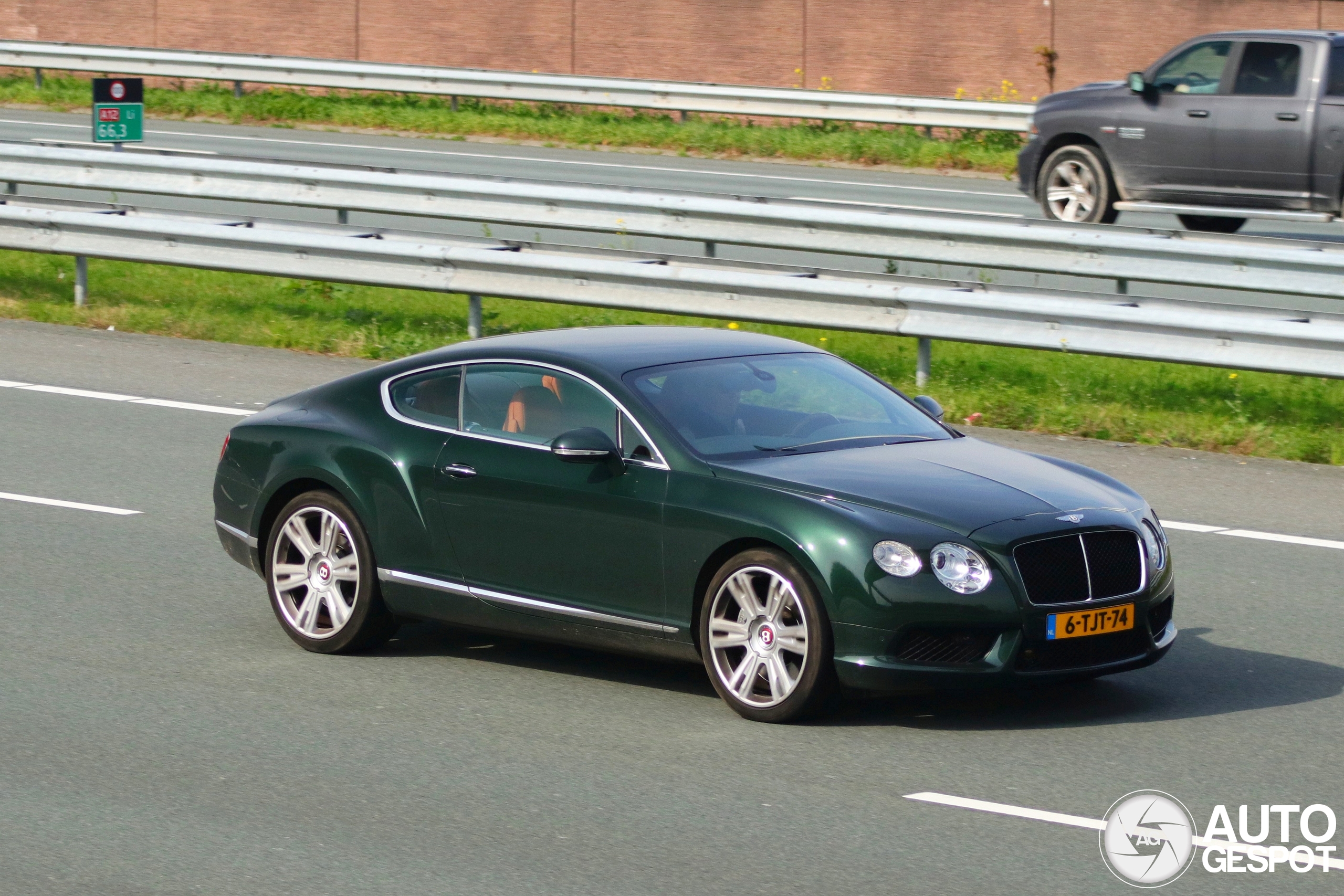 Bentley Continental GT V8