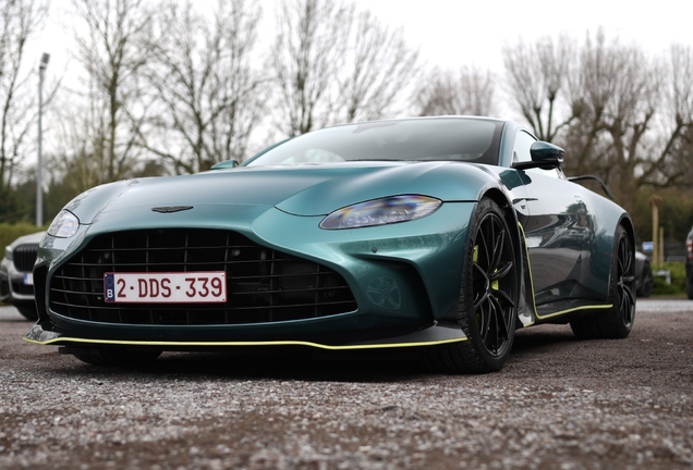 Aston Martin V12 Vantage 2023