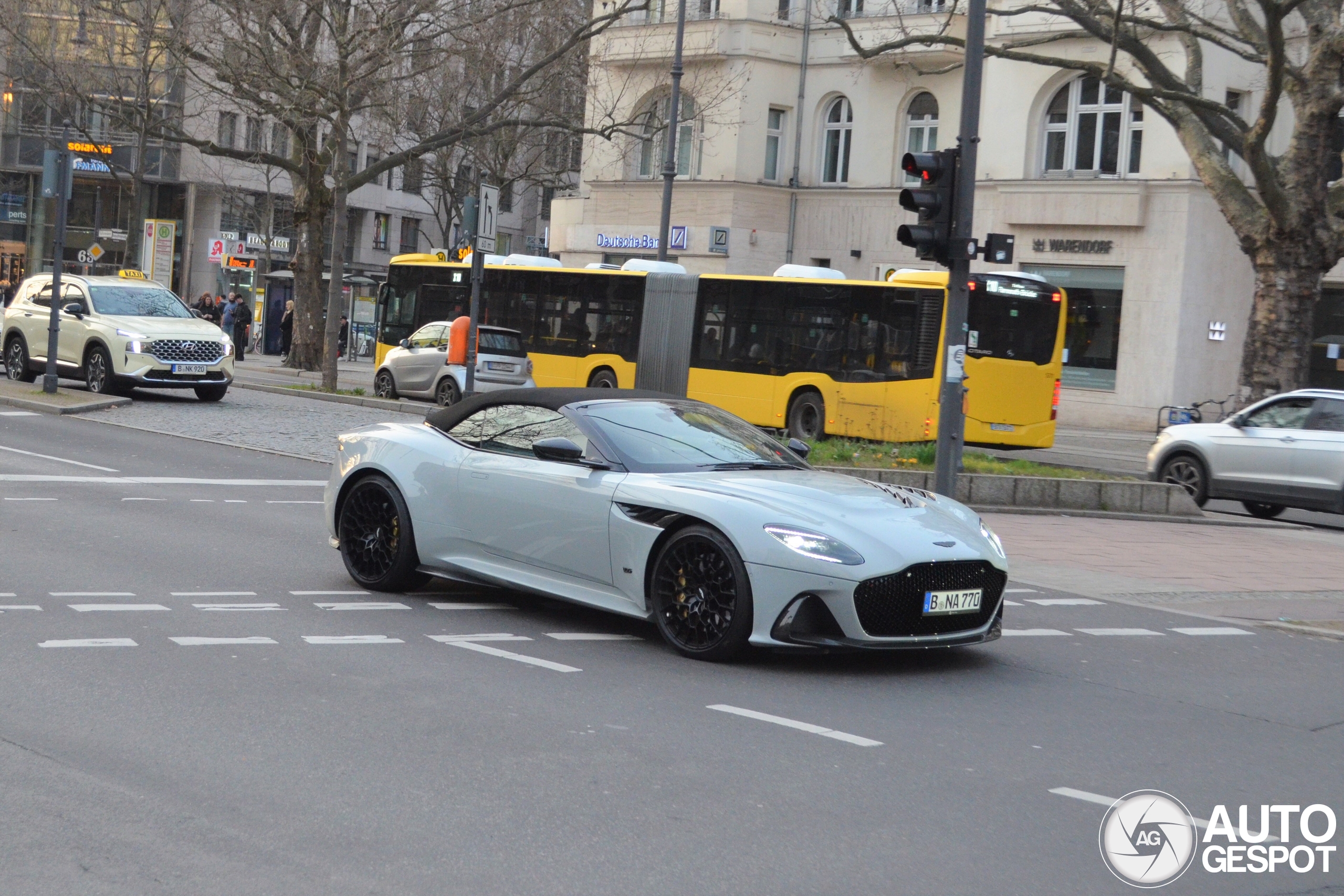 Aston Martin DBS 770 Ultimate Volante