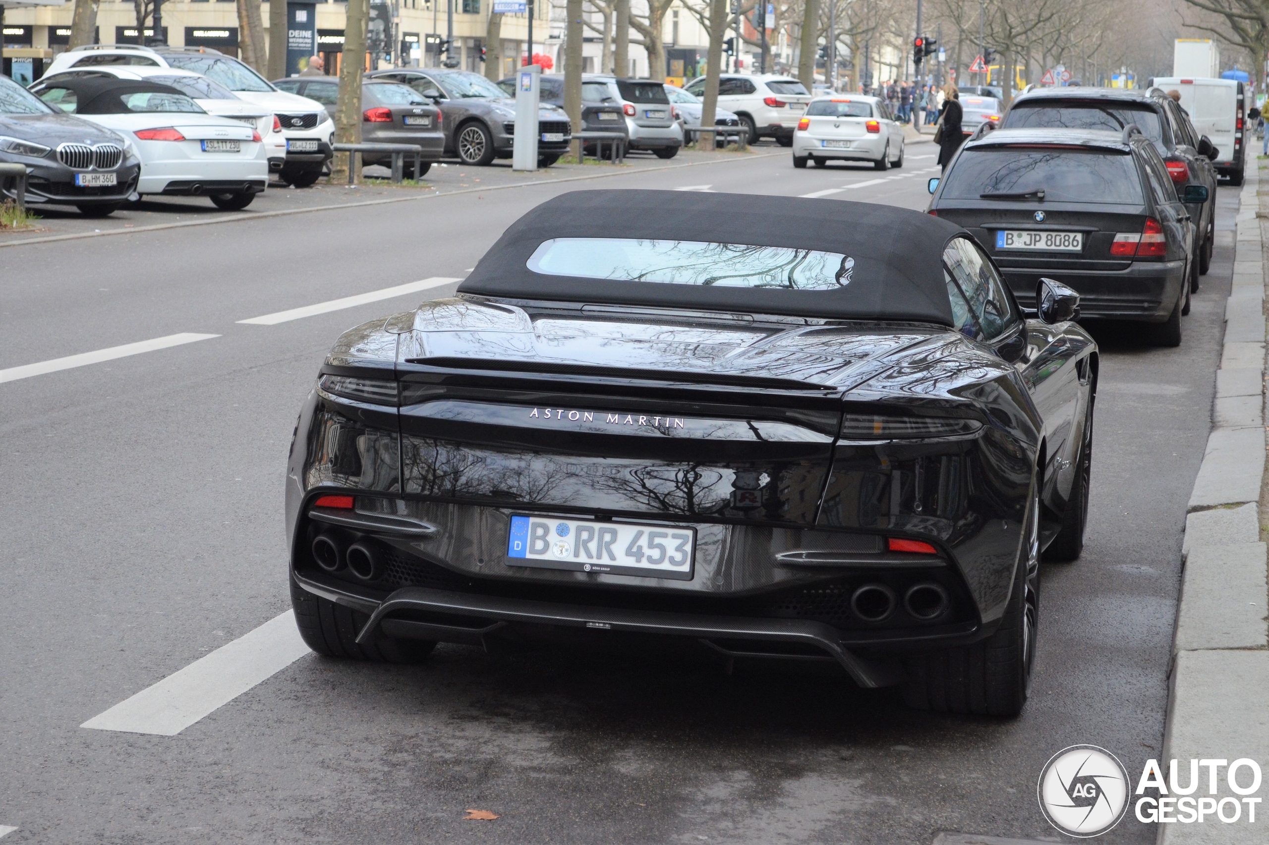 Aston Martin DBS Superleggera Volante