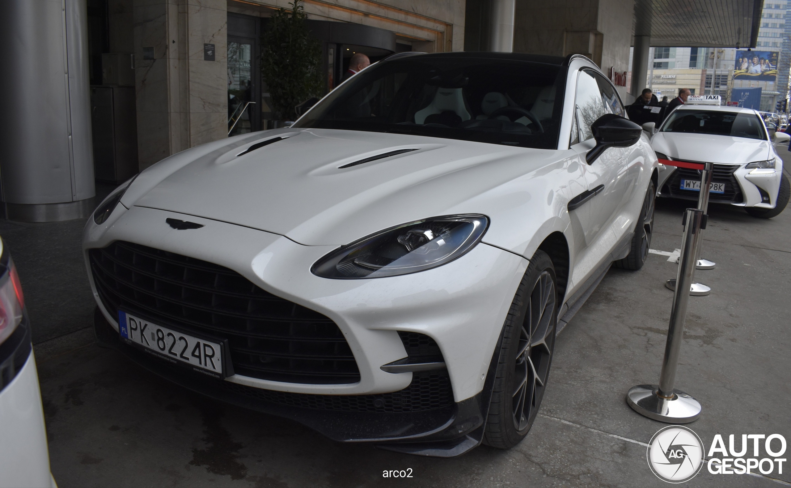 Aston Martin DBX707