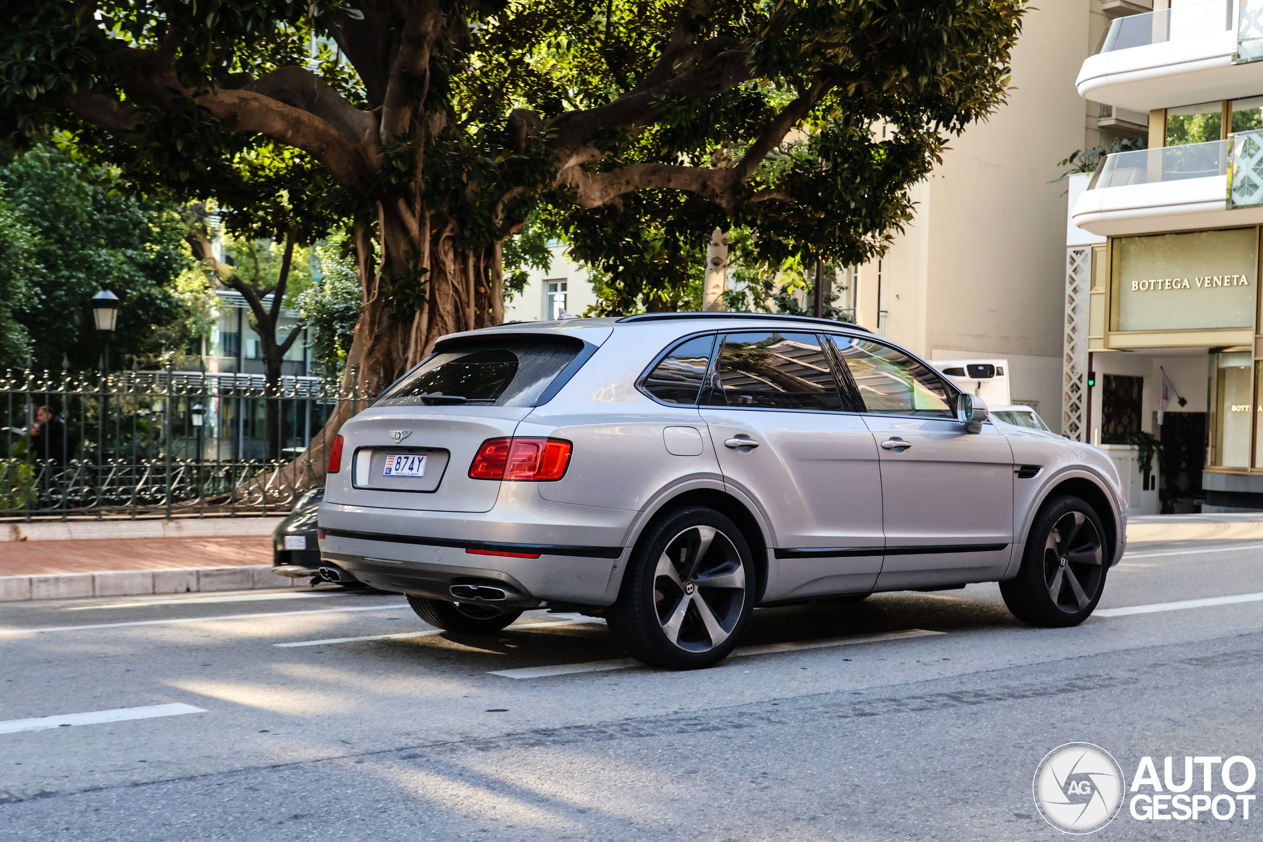 Bentley Bentayga V8