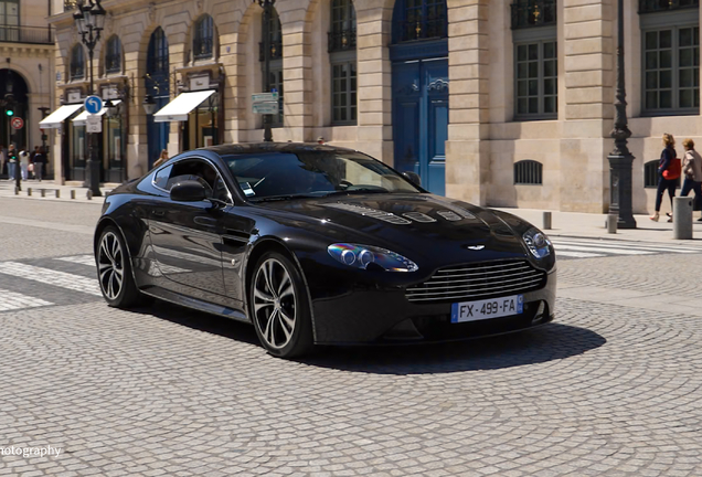 Aston Martin V12 Vantage Carbon Black Edition