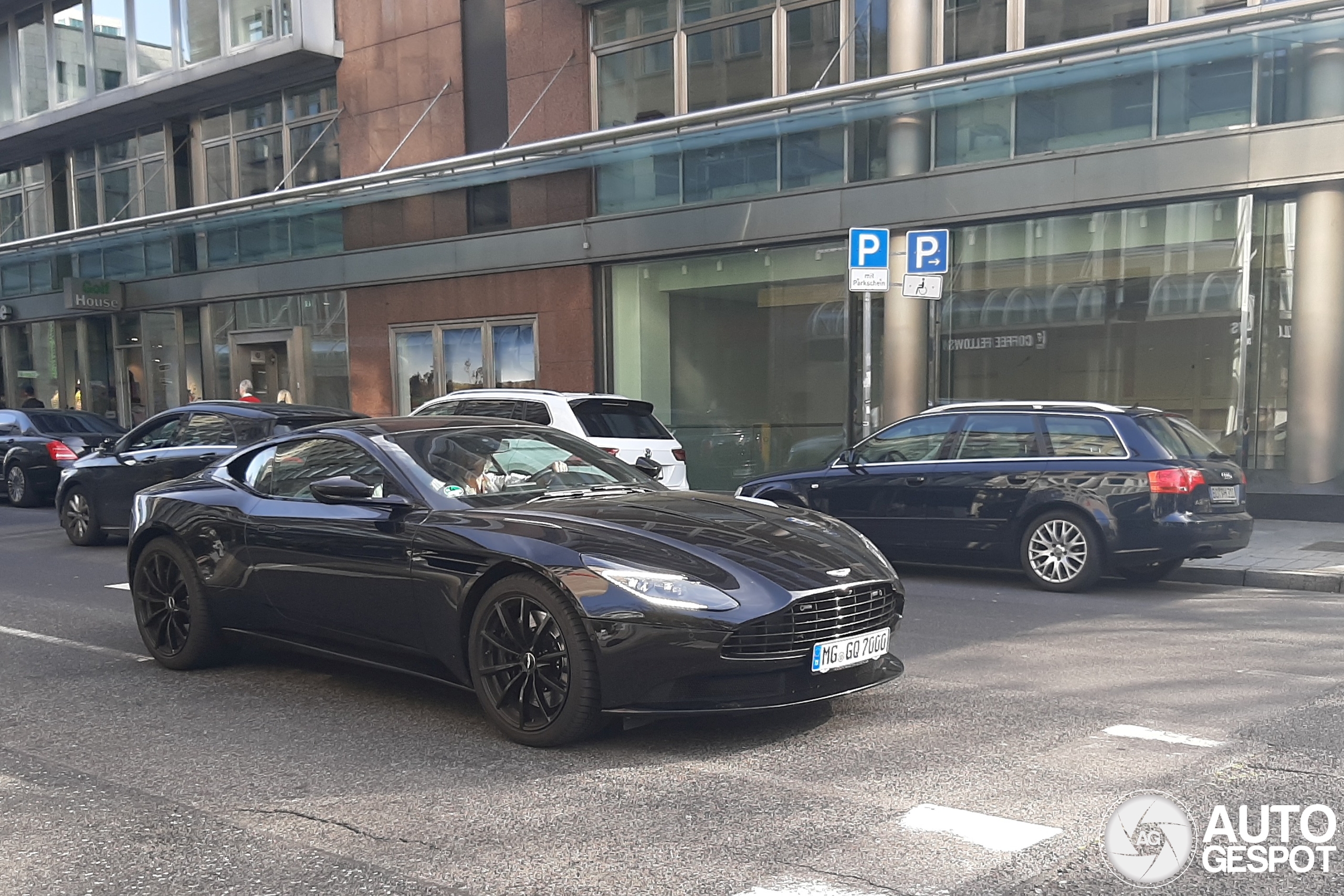 Aston Martin DB11 AMR