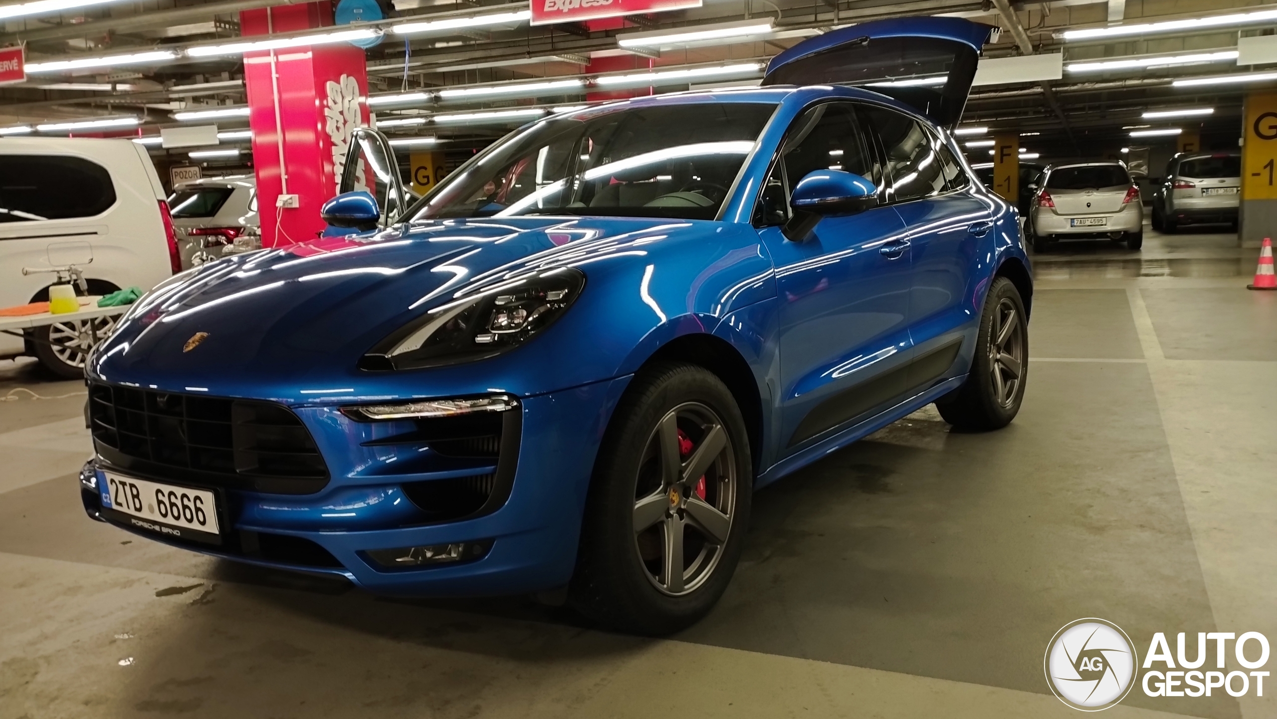 Porsche 95B Macan GTS