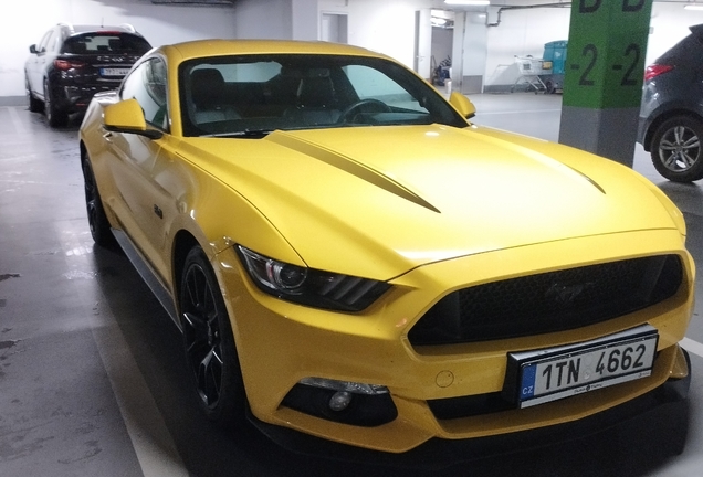 Ford Mustang GT 2015 Black Shadow Edition