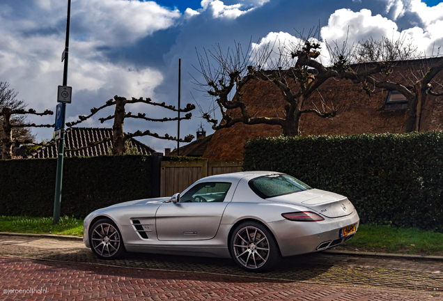 Mercedes-Benz SLS AMG