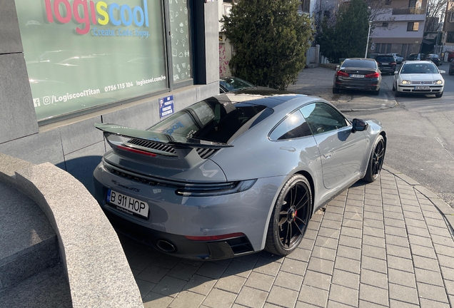 Porsche 992 Carrera 4 GTS