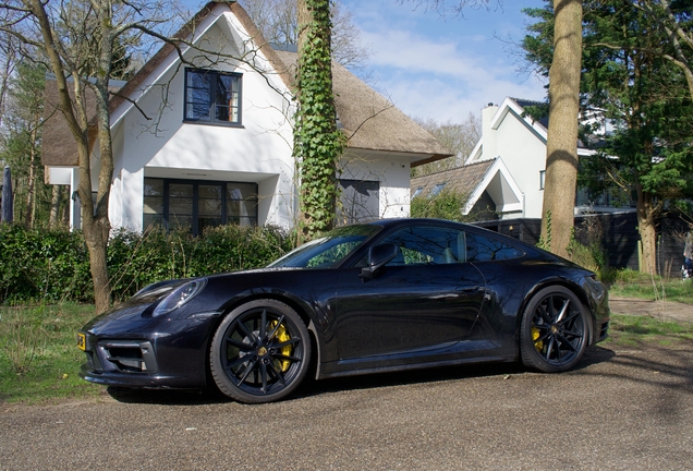 Porsche 992 Carrera 4S