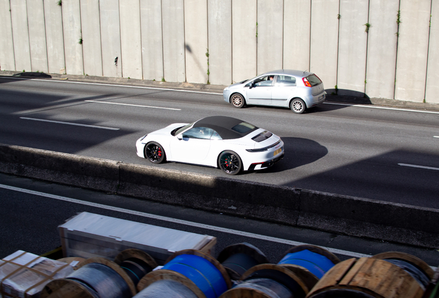 Porsche 992 Carrera 4S Cabriolet