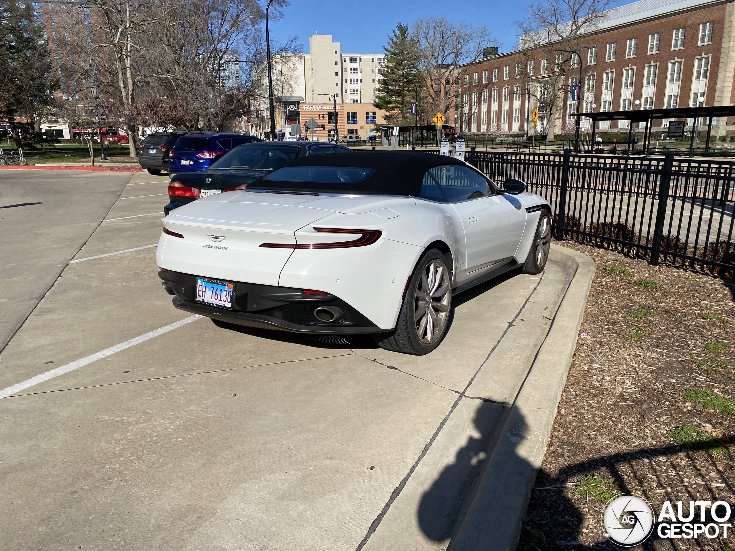 Aston Martin DB11 V8 Volante