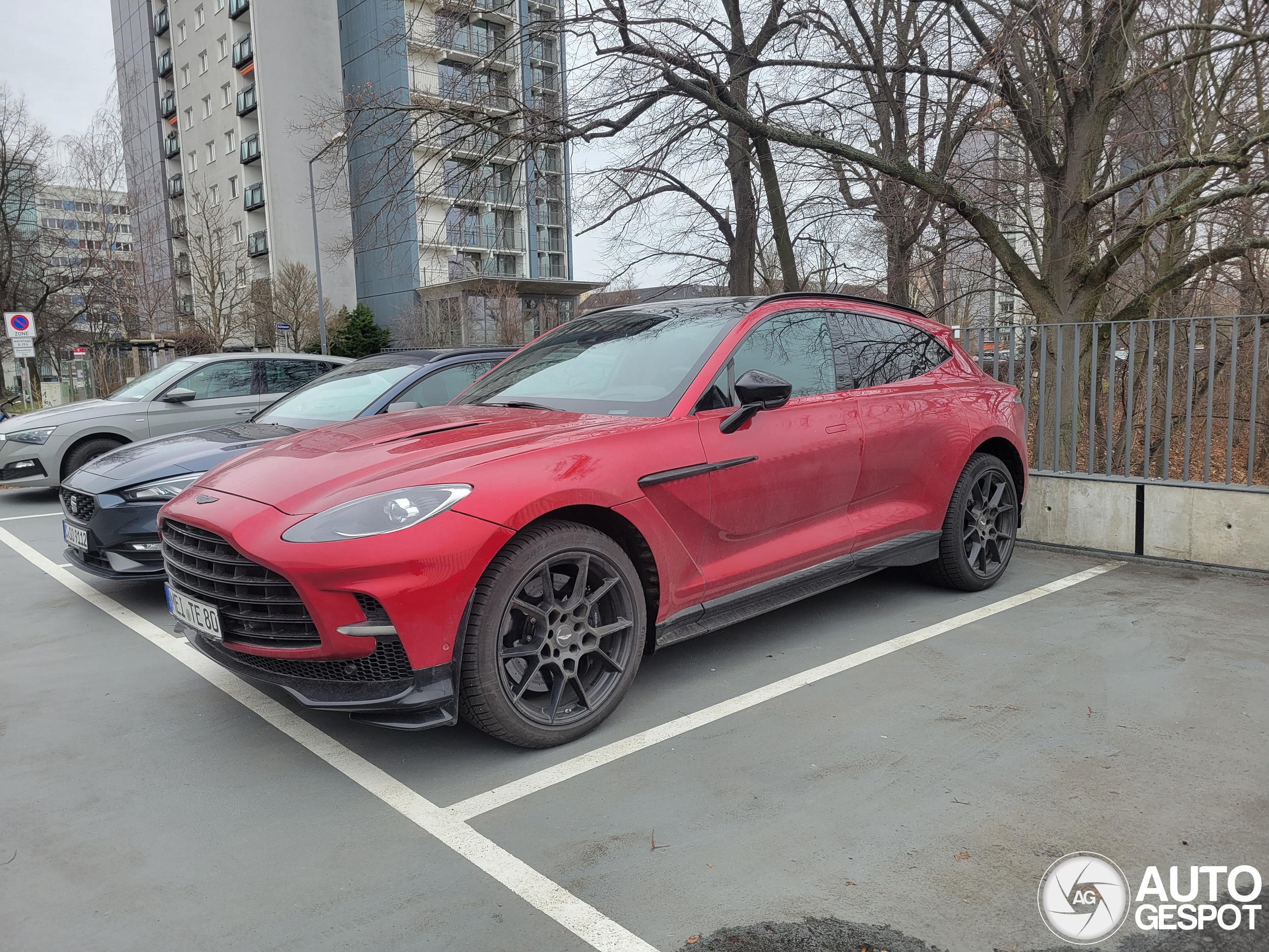 Aston Martin DBX707