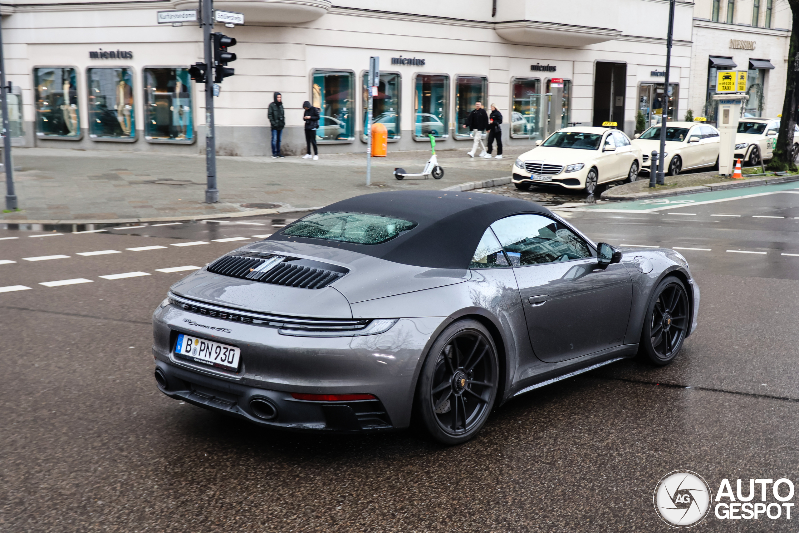 Porsche 992 Carrera 4 GTS Cabriolet