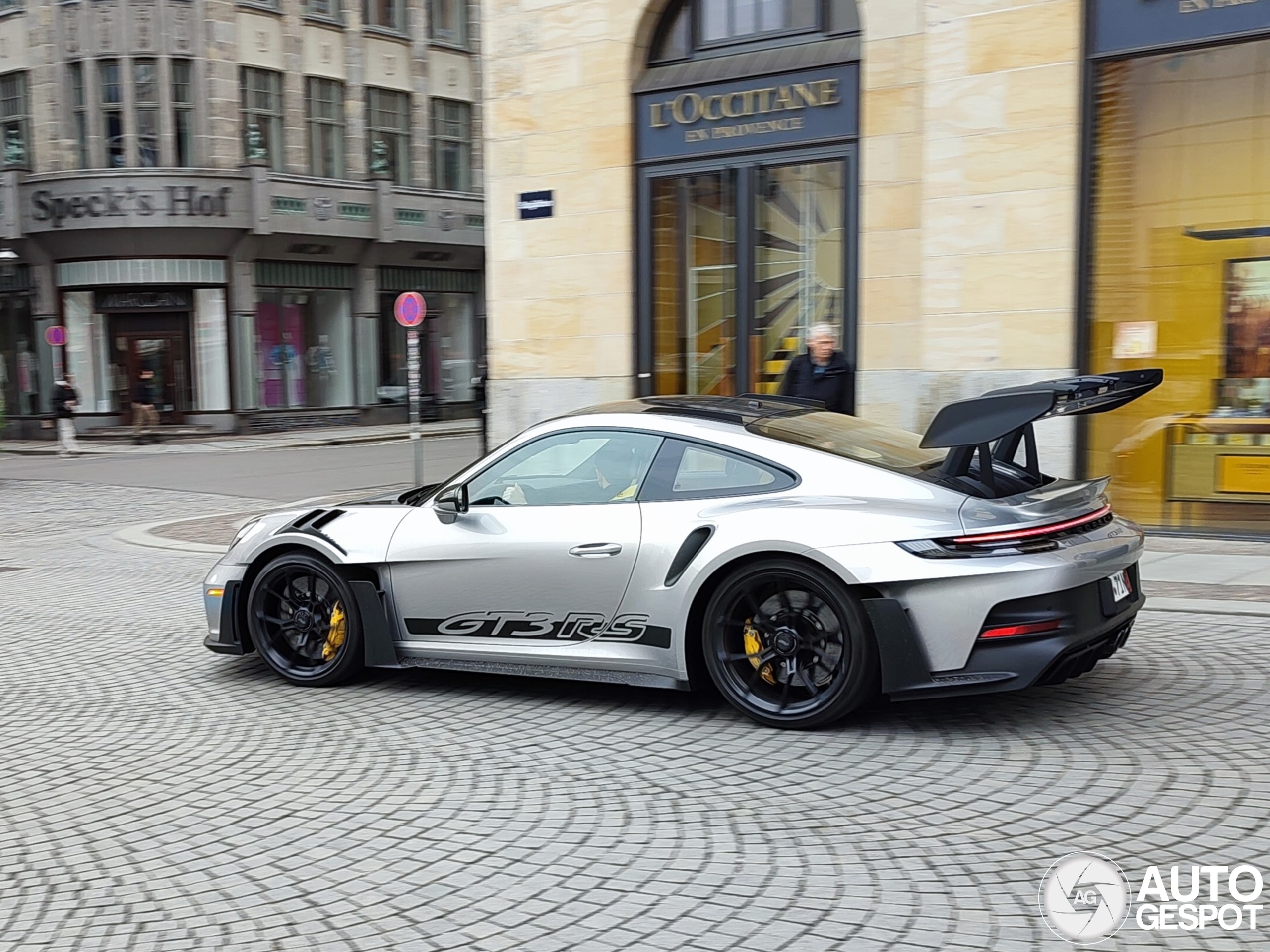 Porsche 992 GT3 RS Weissach Package