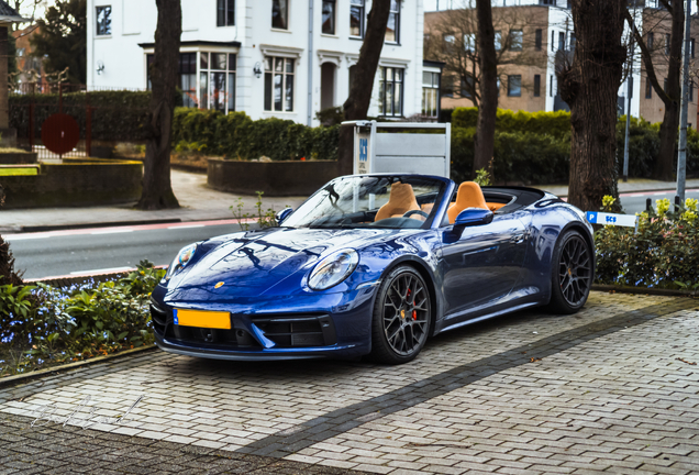 Porsche 992 Carrera 4 GTS Cabriolet