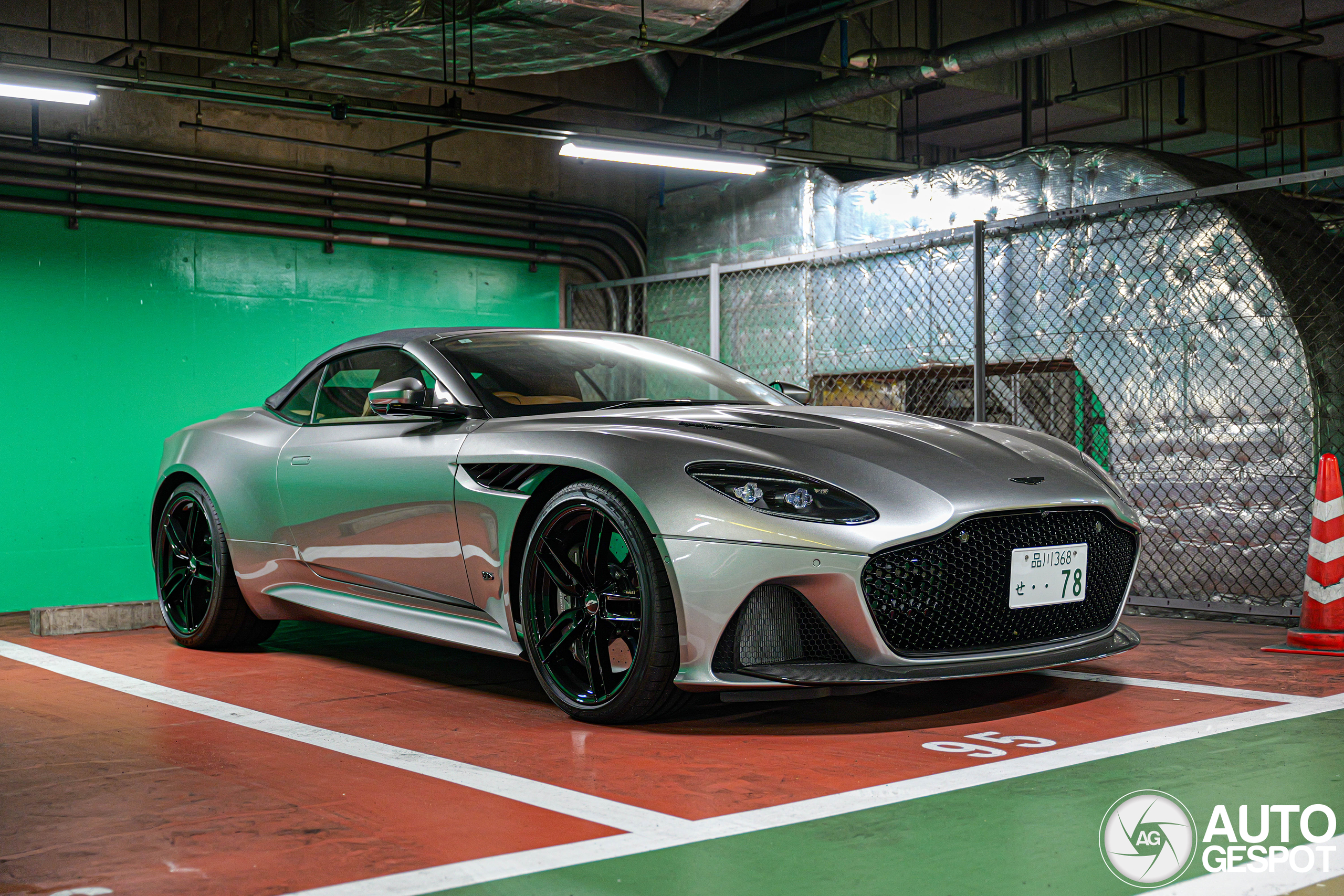 Aston Martin DBS Superleggera Volante