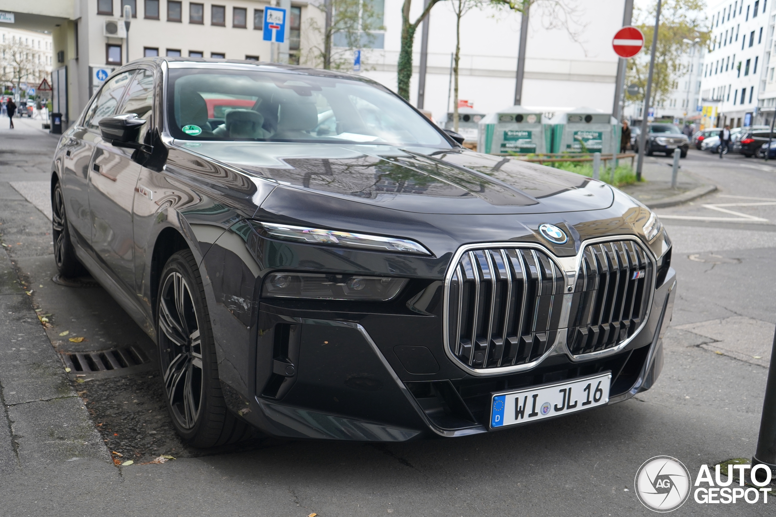 BMW M760e xDrive