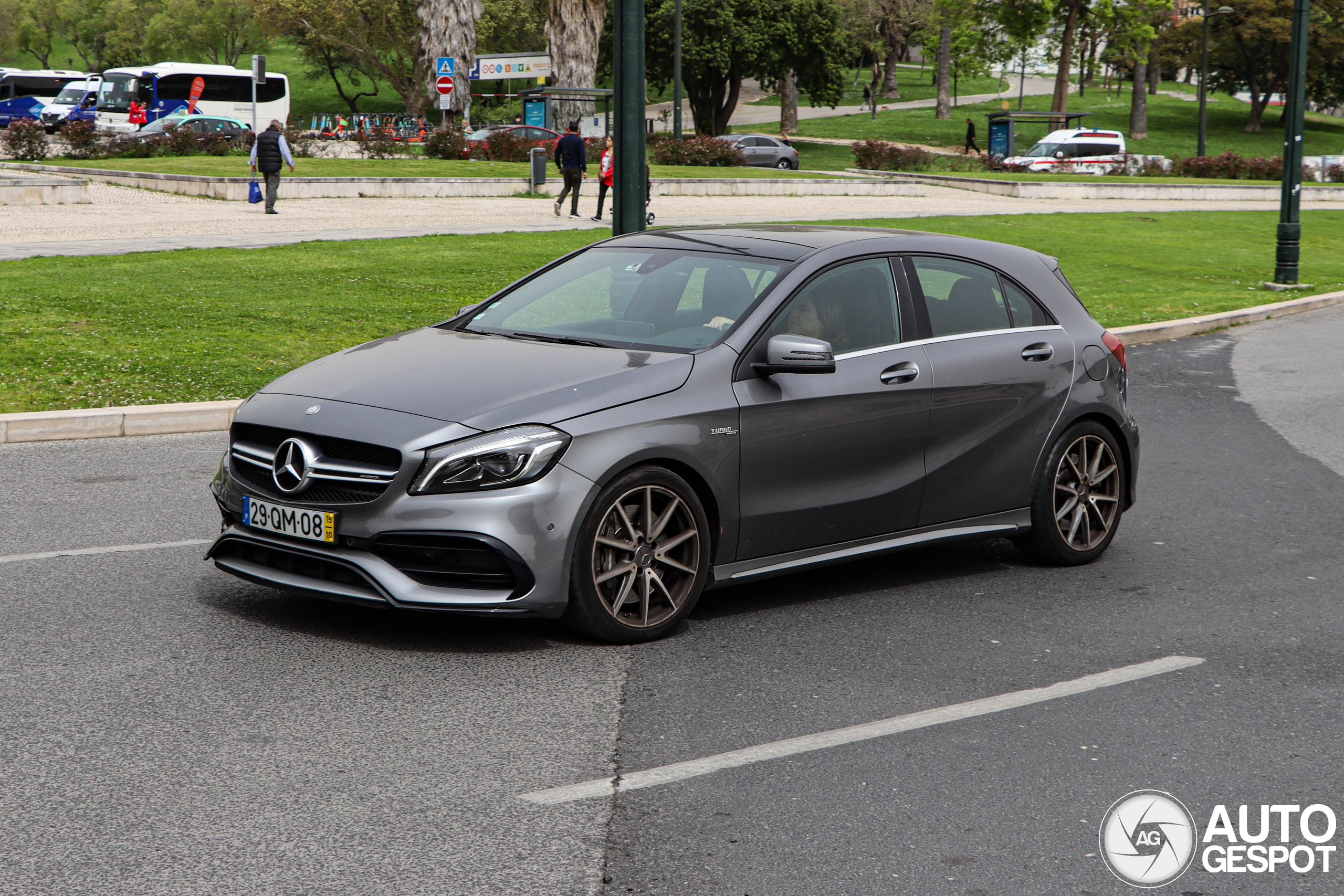 Mercedes-AMG A 45 W176 2015