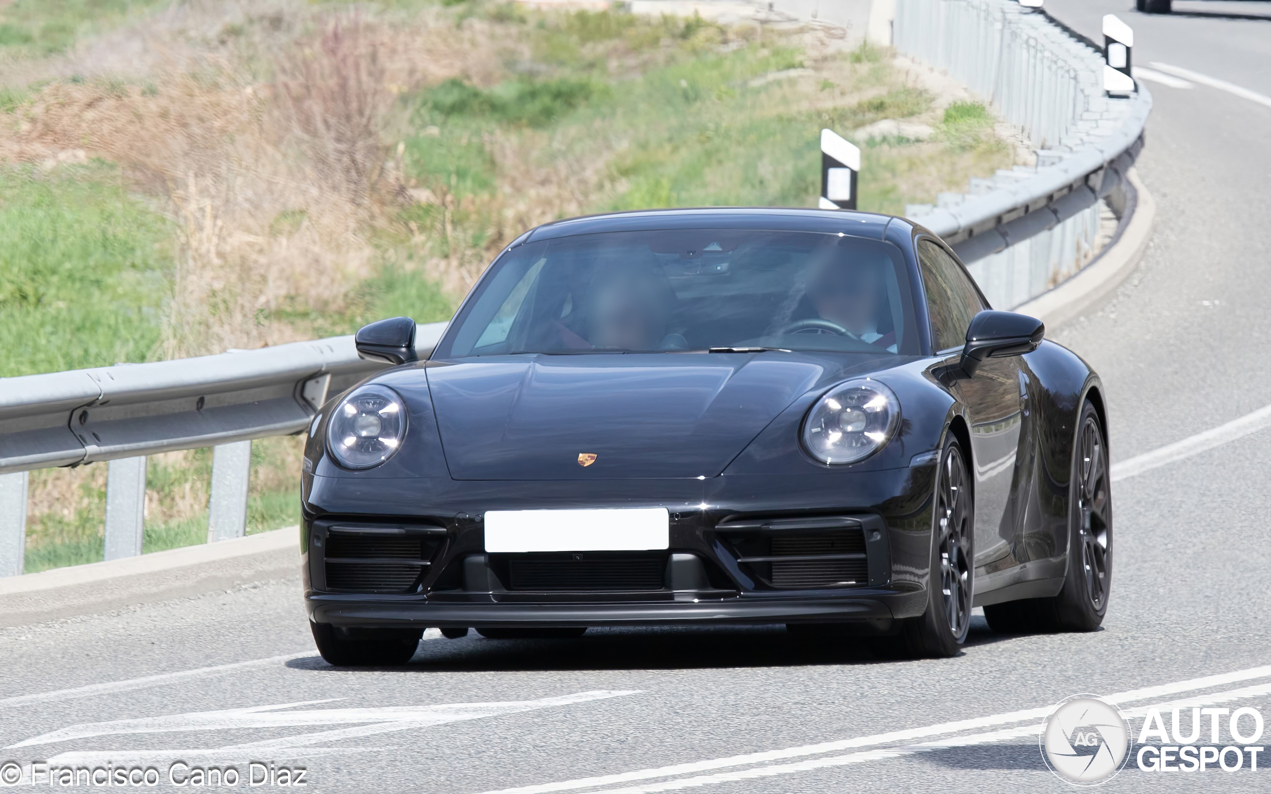 Porsche 992 Carrera 4 GTS