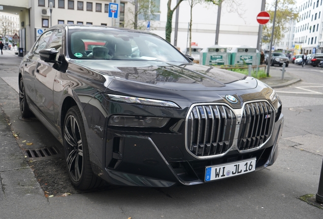 BMW M760e xDrive